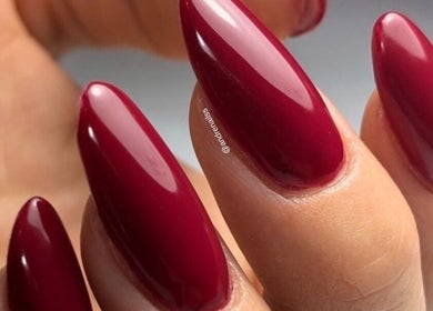 Manicura escarlata en Andrea Nails & Spa, Santiago, Región Metropolitana, CL.
