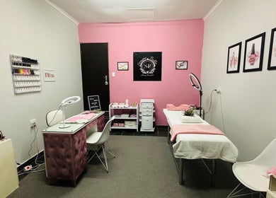 Stylish treatment room at Sempré Bella by Noushka, Johannesburg, Gauteng, ZA with chic pink decor.