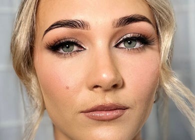 Elegant makeup by Beauty For All - Bribie Island & Mobile - Hair & Makeup Artists in Woorim, Queensland, AU.