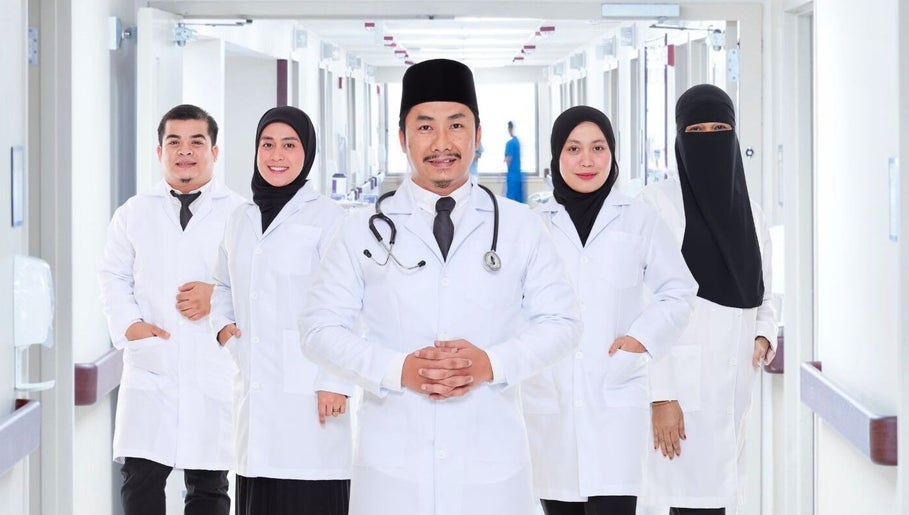 Dedicated doctors at AVICENNA HEALTH MALAYSIA, Kajang, Selangor, MY, ready to assist patients.