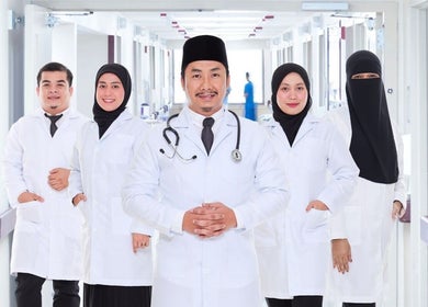 Dedicated doctors at AVICENNA HEALTH MALAYSIA, Kajang, Selangor, MY, ready to assist patients.