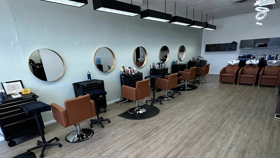 The Mane Attraction Hair Salon, bilde 1