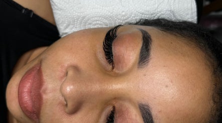 Lashbarbies image 3