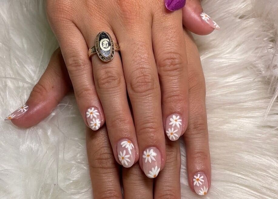 Daisy nail art at Emily Nails and Spa in Peabody, Massachusetts, US. Intricate floral manicure design.