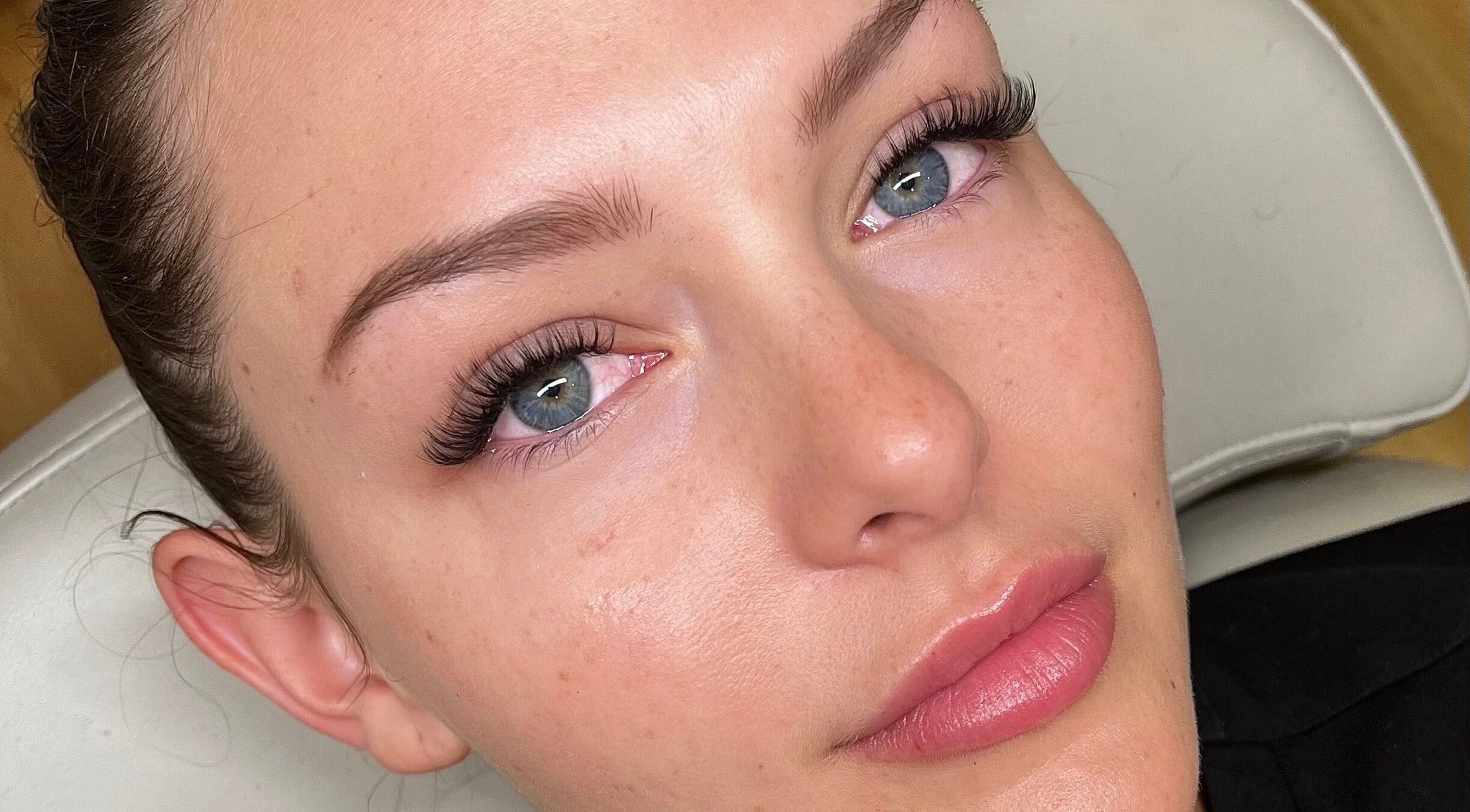 Stunning eyelash extensions by Luving Beauty Co. in Bundall, Queensland, AU. Enhance your natural beauty here.