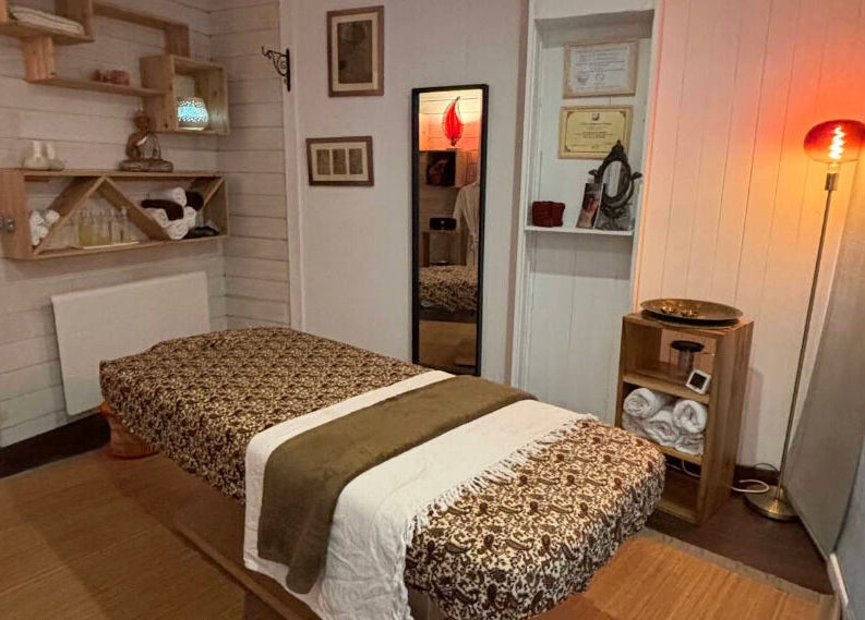 Salle de massage paisible à PRĀNA Massage, Les Rousses, Bourgogne-franche-comté, FR.