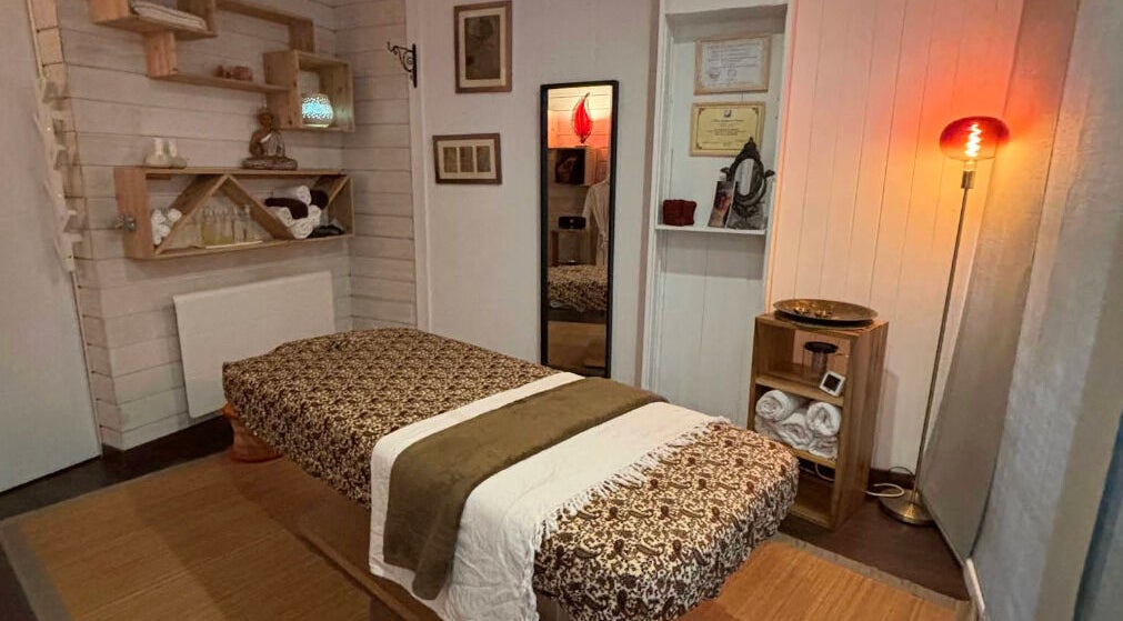 Salle de massage paisible à PRĀNA Massage, Les Rousses, Bourgogne-franche-comté, FR.