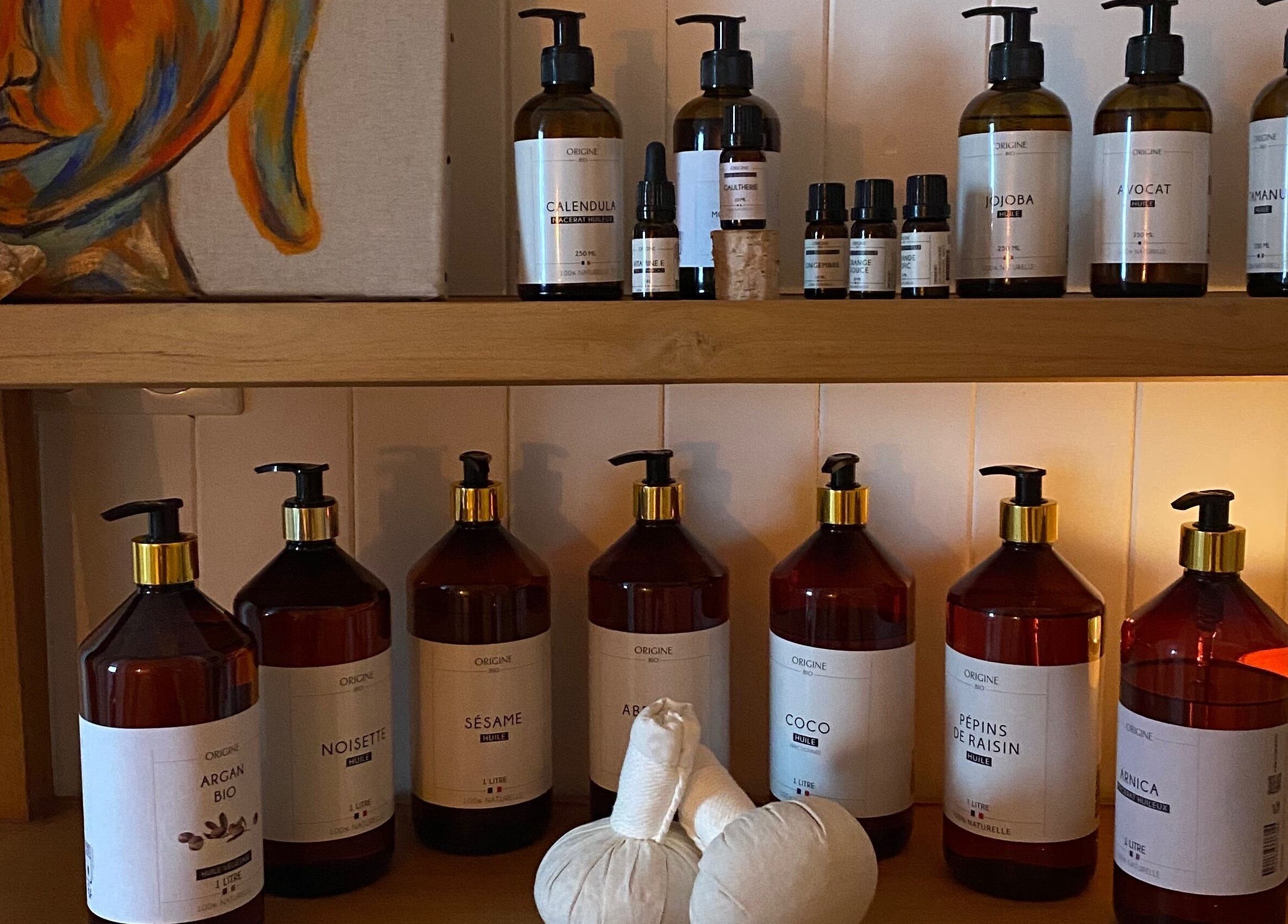 Huiles essentielles exposées chez PRĀNA Massage à Les Rousses, Bourgogne-franche-comté, FR.