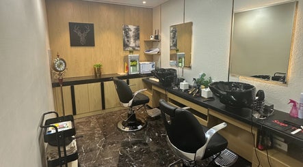 Sharp Look | Hilton Olaya