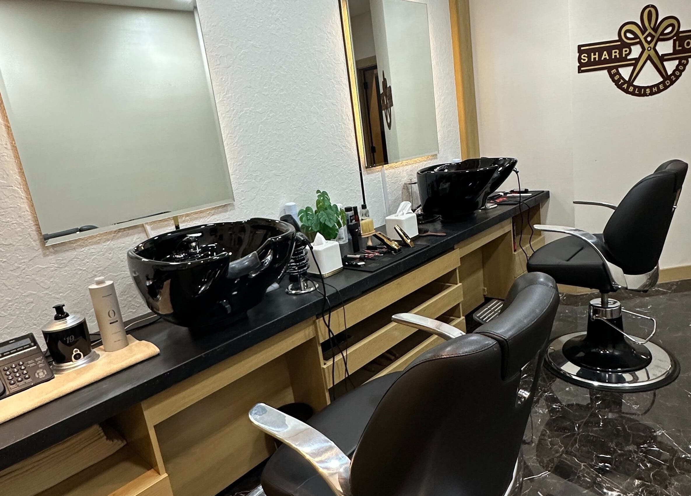 Modern beauty station at Sharp Look | Hilton Olaya, الرياض, منطقة الرياض, SA, featuring sleek black chairs.