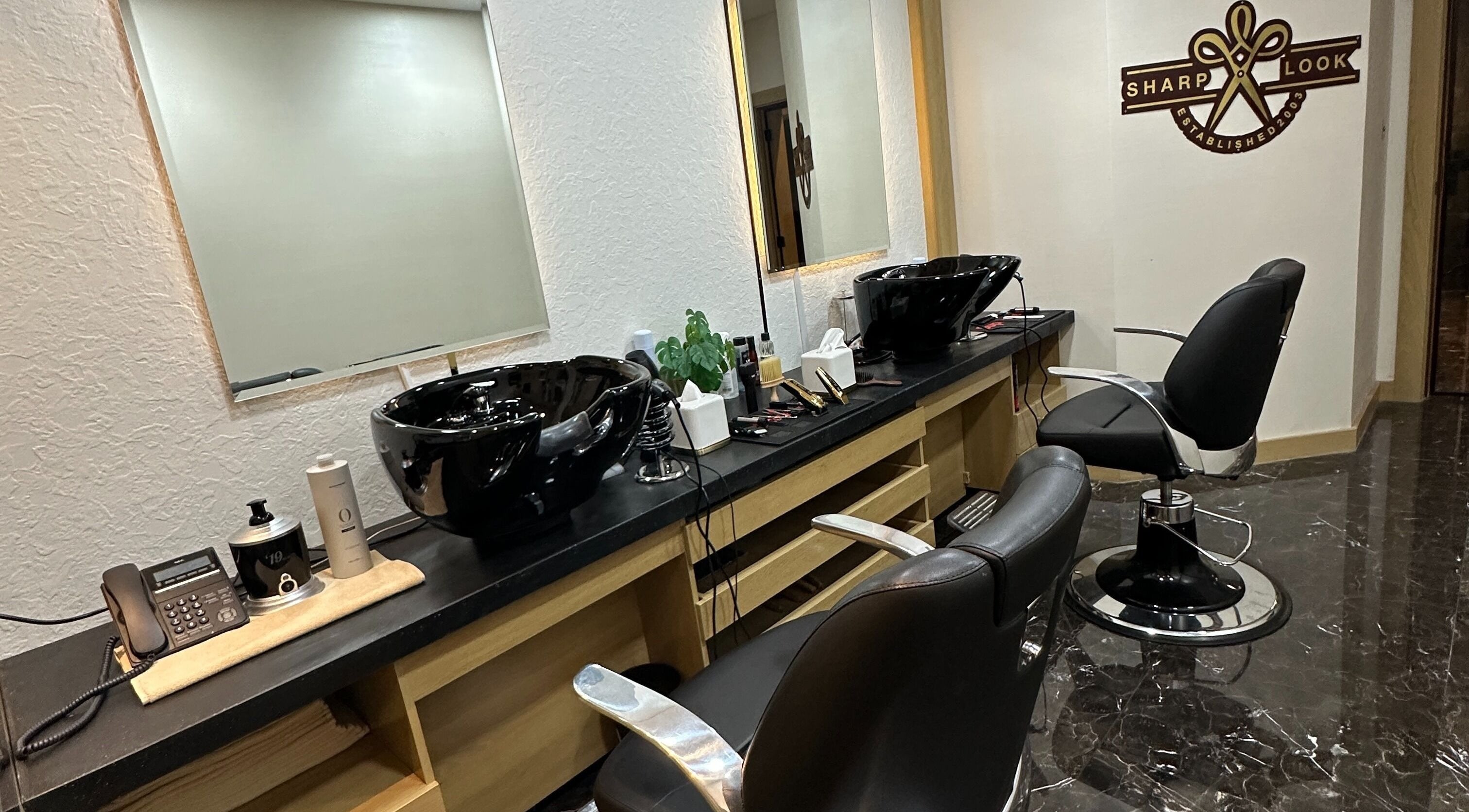 Modern beauty station at Sharp Look | Hilton Olaya, الرياض, منطقة الرياض, SA, featuring sleek black chairs.