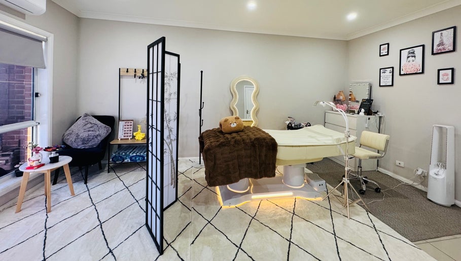 Moon Artistry Canley Vale and Cabramatta Eyelash Extensions, Brow Lamination, Lashlift slika 1