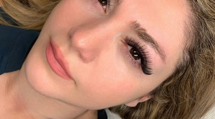Moon Artistry Canterbury Eyelash Extensions, Brow Lamination, Lashlift image 3