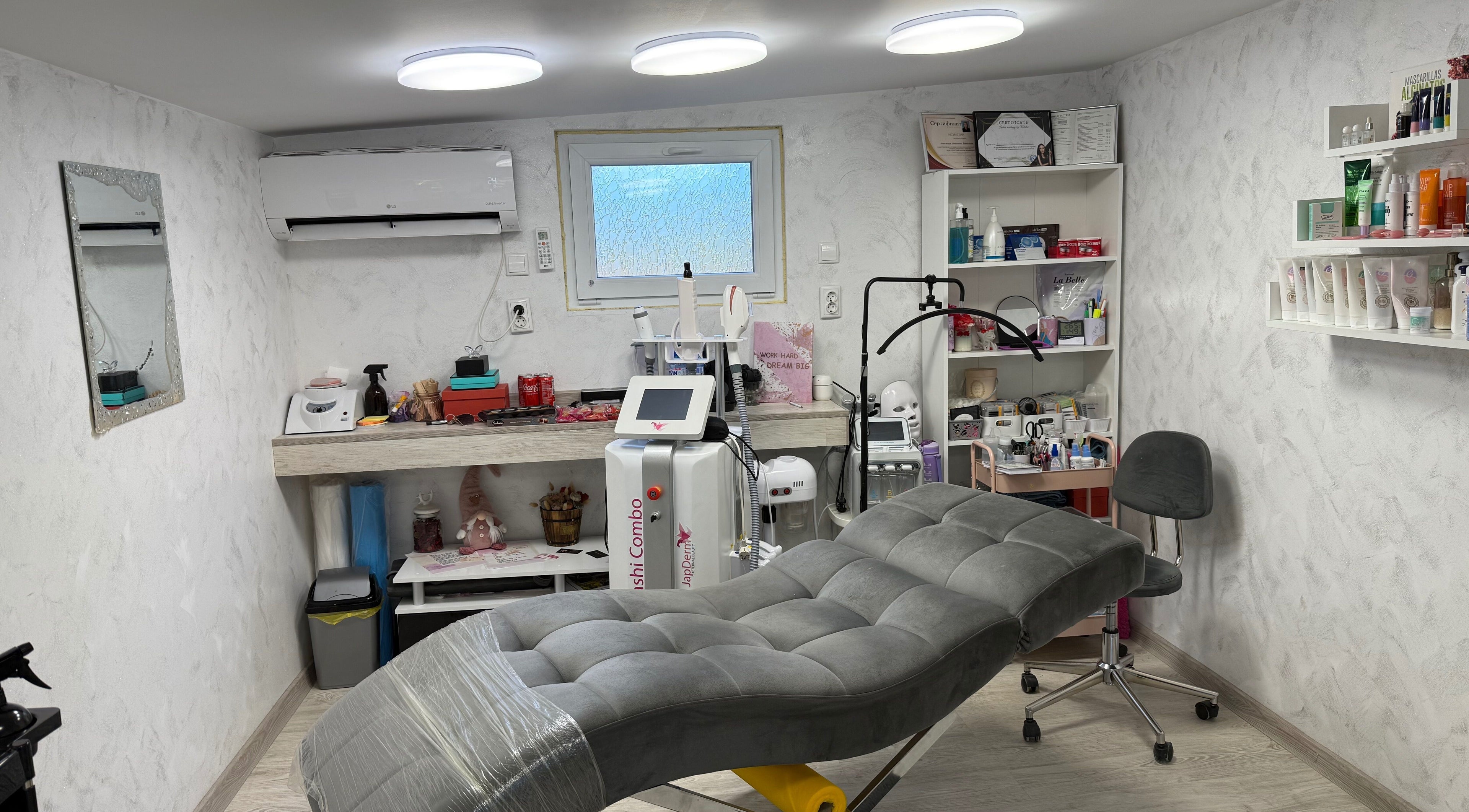 Уютен интериор на AD’s Beauty Room в Оряхово, България, BG за релакс и красота.