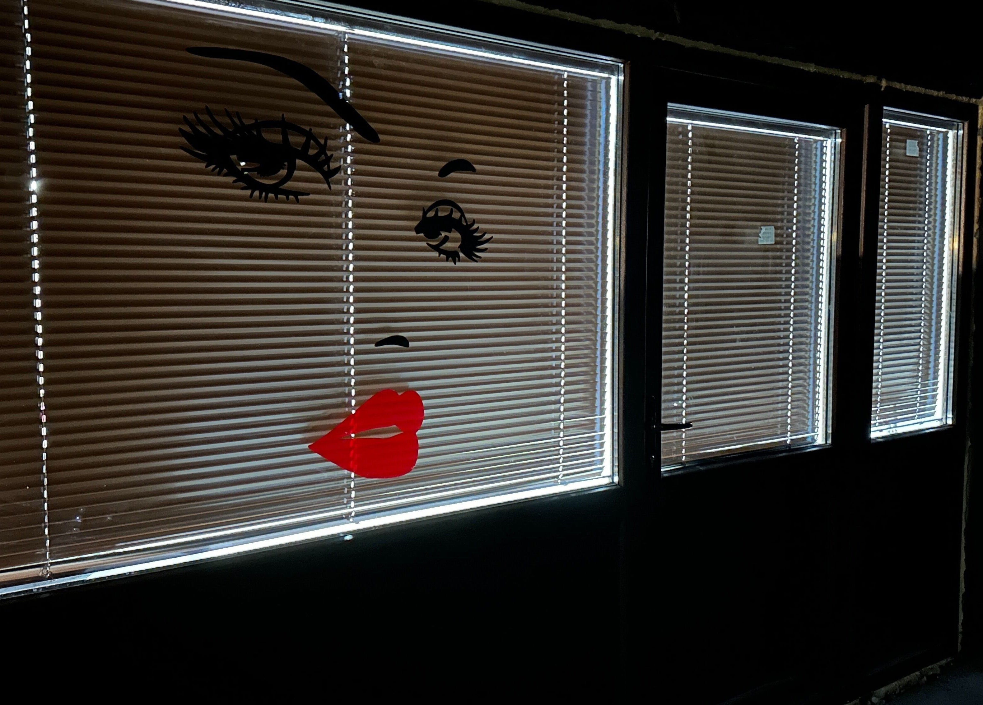 Щори с дизайн на лице в AD’s Beauty Room, Оряхово, България, BG.