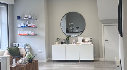 Modern waiting area at Skinergy by Leona, Manchester, England, GB with stylish decor and beauty products.