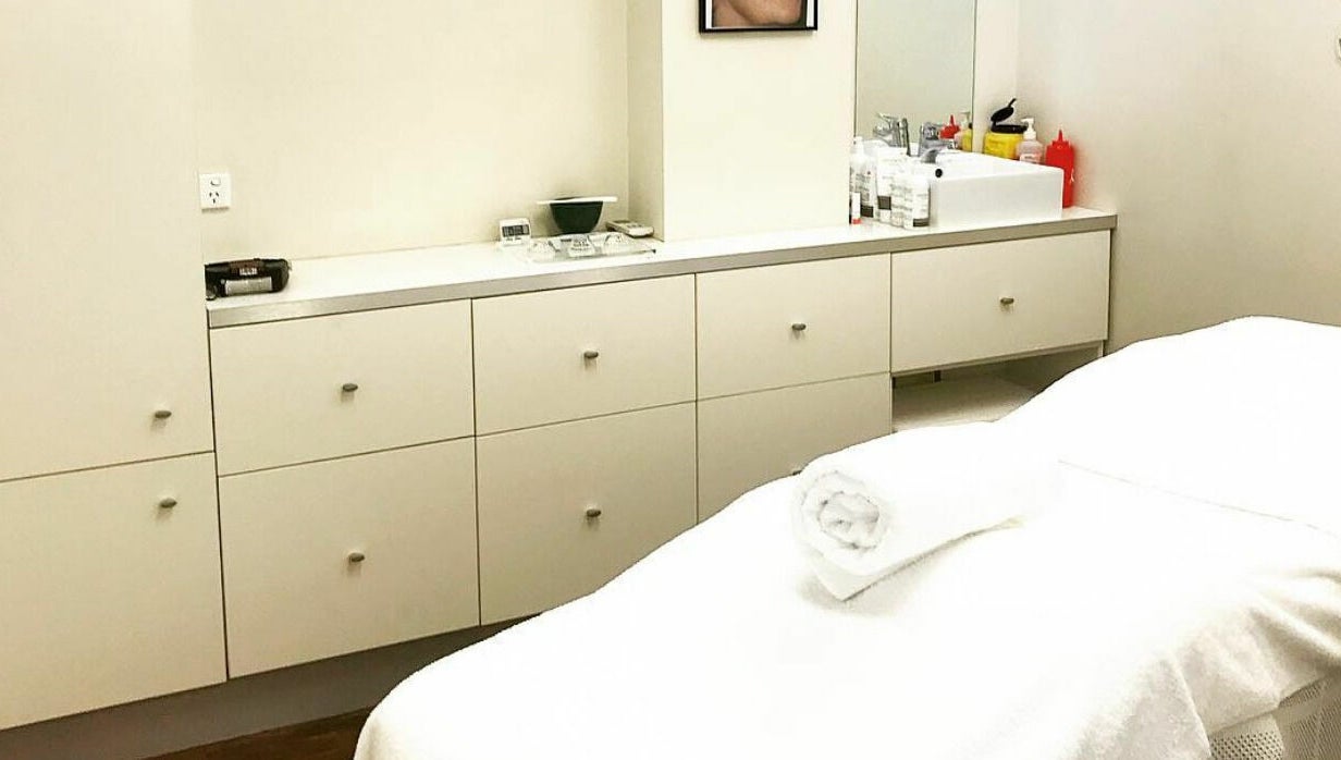 Cozy treatment room at E-Sab Clinic, Benowa, Queensland, AU, showcasing a tranquil and welcoming ambiance.