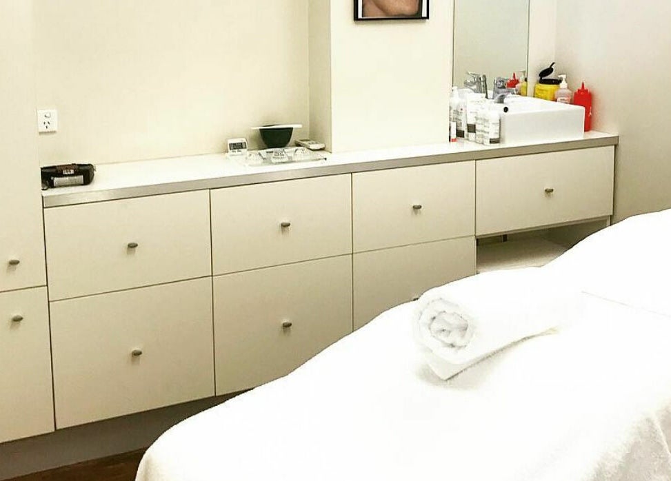 Cozy treatment room at E-Sab Clinic, Benowa, Queensland, AU, showcasing a tranquil and welcoming ambiance.