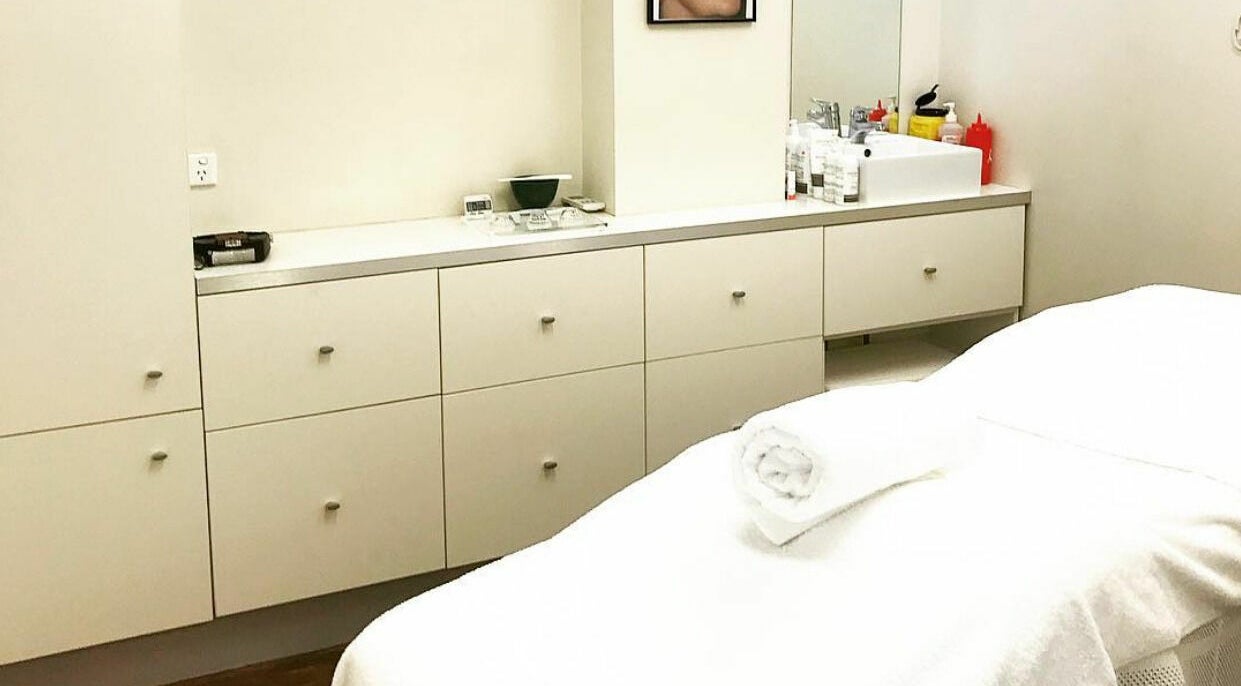 Cozy treatment room at E-Sab Clinic, Benowa, Queensland, AU, showcasing a tranquil and welcoming ambiance.