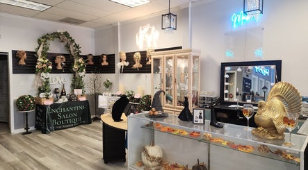 Enchanting Salon Boutique imagem 2