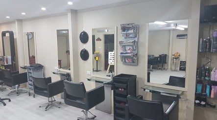 Rosha Hair and Beauty image 2