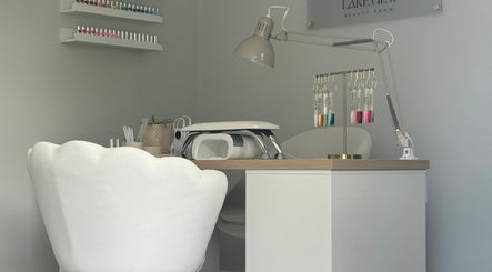 Lakeview Beauty Room