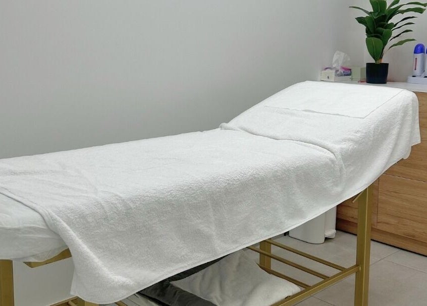 Spacious treatment bed at Organails Beauty Lounge, Hazmieh, Mount Lebanon Governorate, LB.