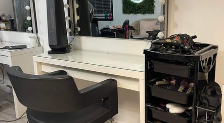 Hair by Charmaine, bilde 3