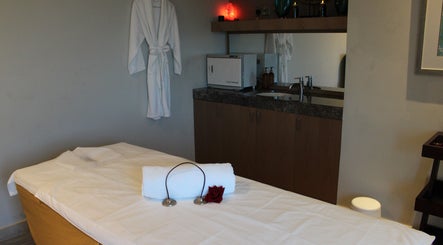 Dreamworks Spa -  Holiday Inn image 2