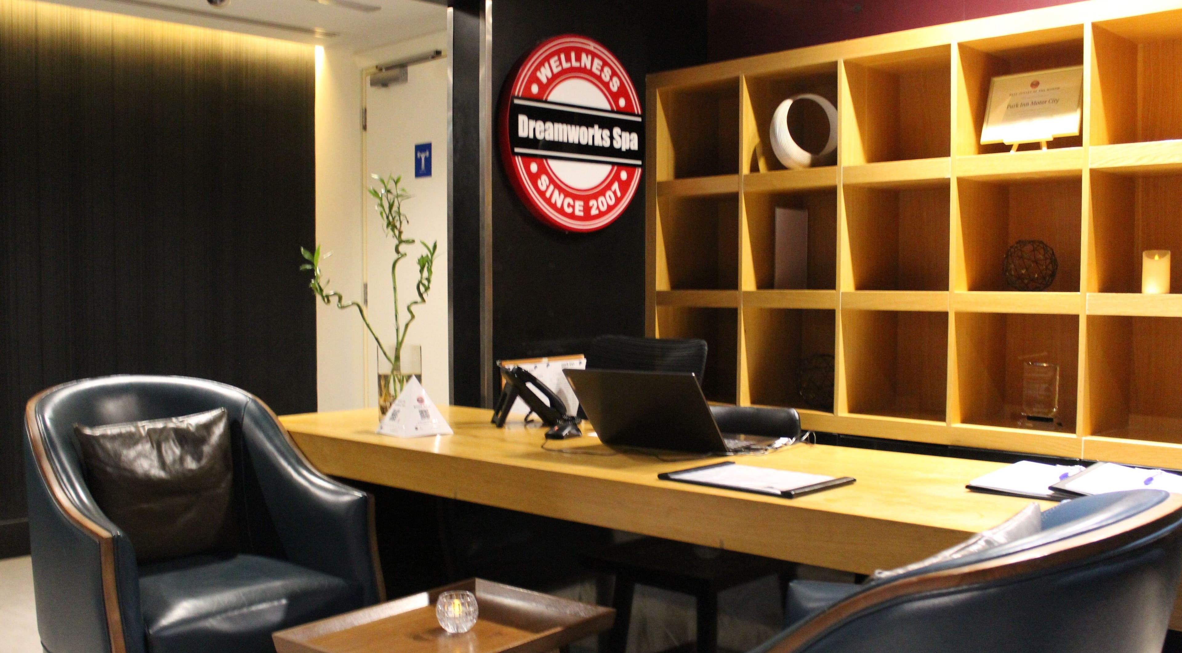 Reception at DWS-Park Inn by Radisson Hotel, Dubai, Dubai, AE featuring serene spa ambiance.