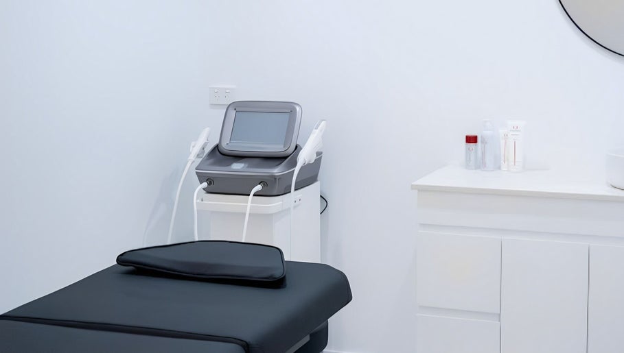 Modern treatment room at Cosmo Medispa, Ramsgate, New South Wales, AU with advanced equipment.
