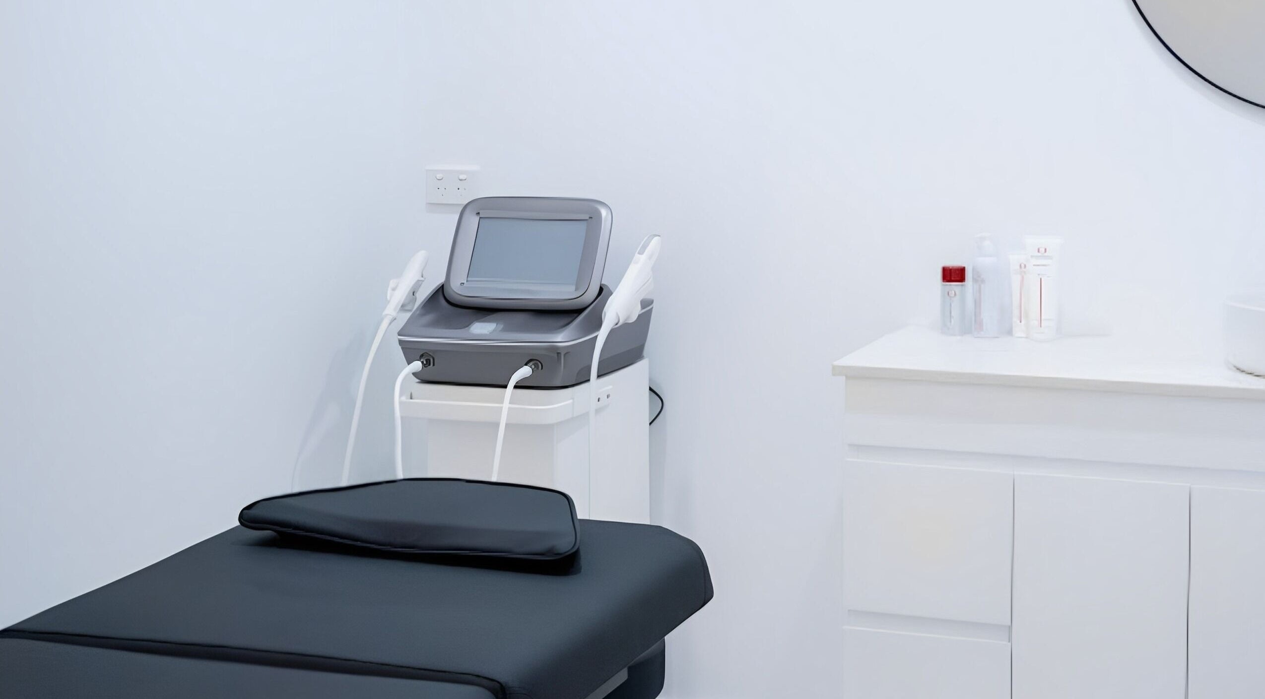 Modern treatment room at Cosmo Medispa, Ramsgate, New South Wales, AU with advanced equipment.