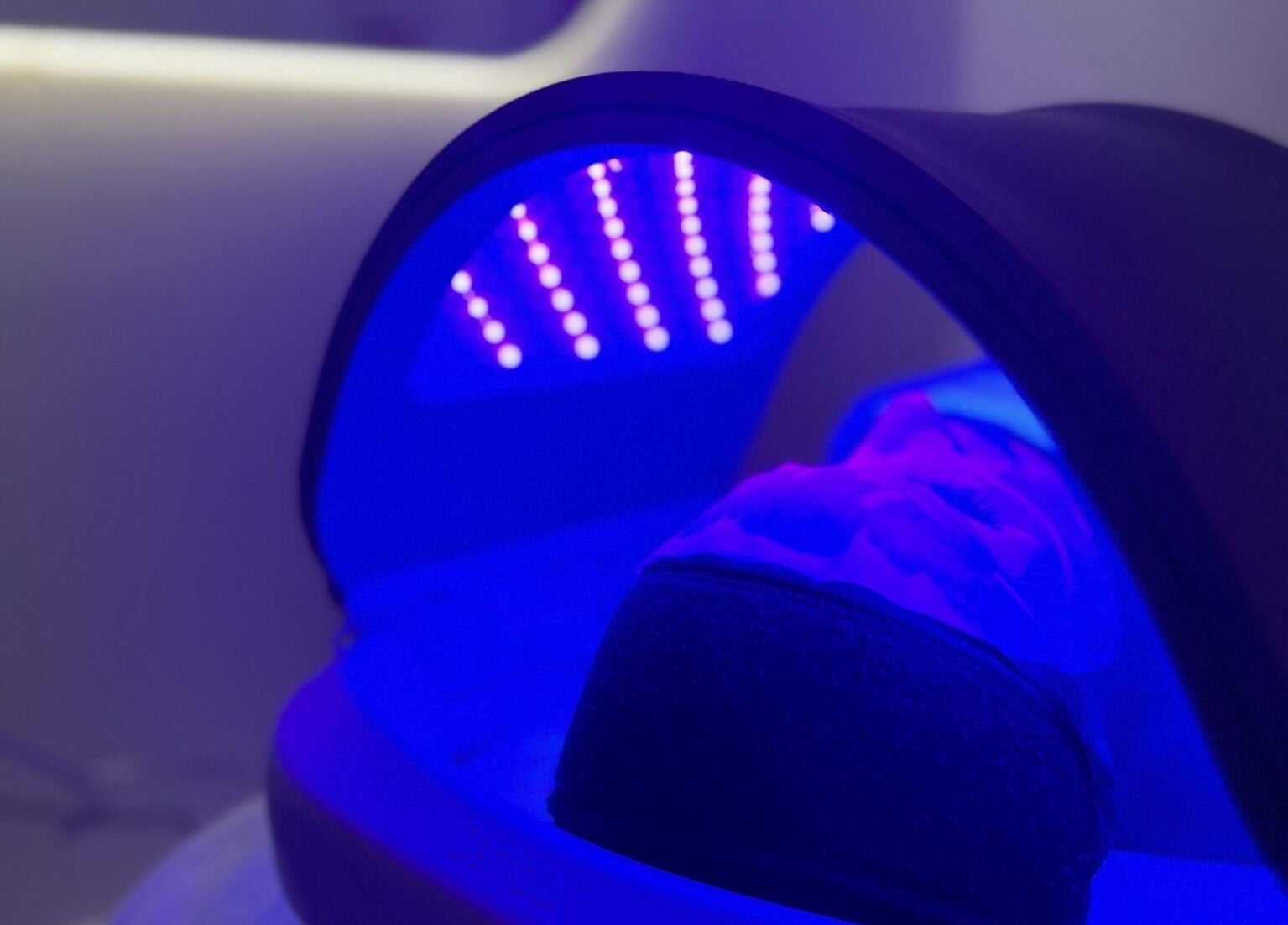 Relaxing LED therapy at Cosmo Medispa in Ramsgate, New South Wales, AU for rejuvenating wellness.