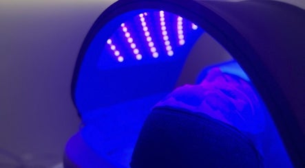 Relaxing LED therapy at Cosmo Medispa in Ramsgate, New South Wales, AU for rejuvenating wellness.