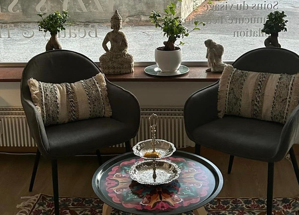 Cozy seating with a zen vibe at Izzy's Studio, Val De Bagnes, Valais, CH featuring elegant decor.