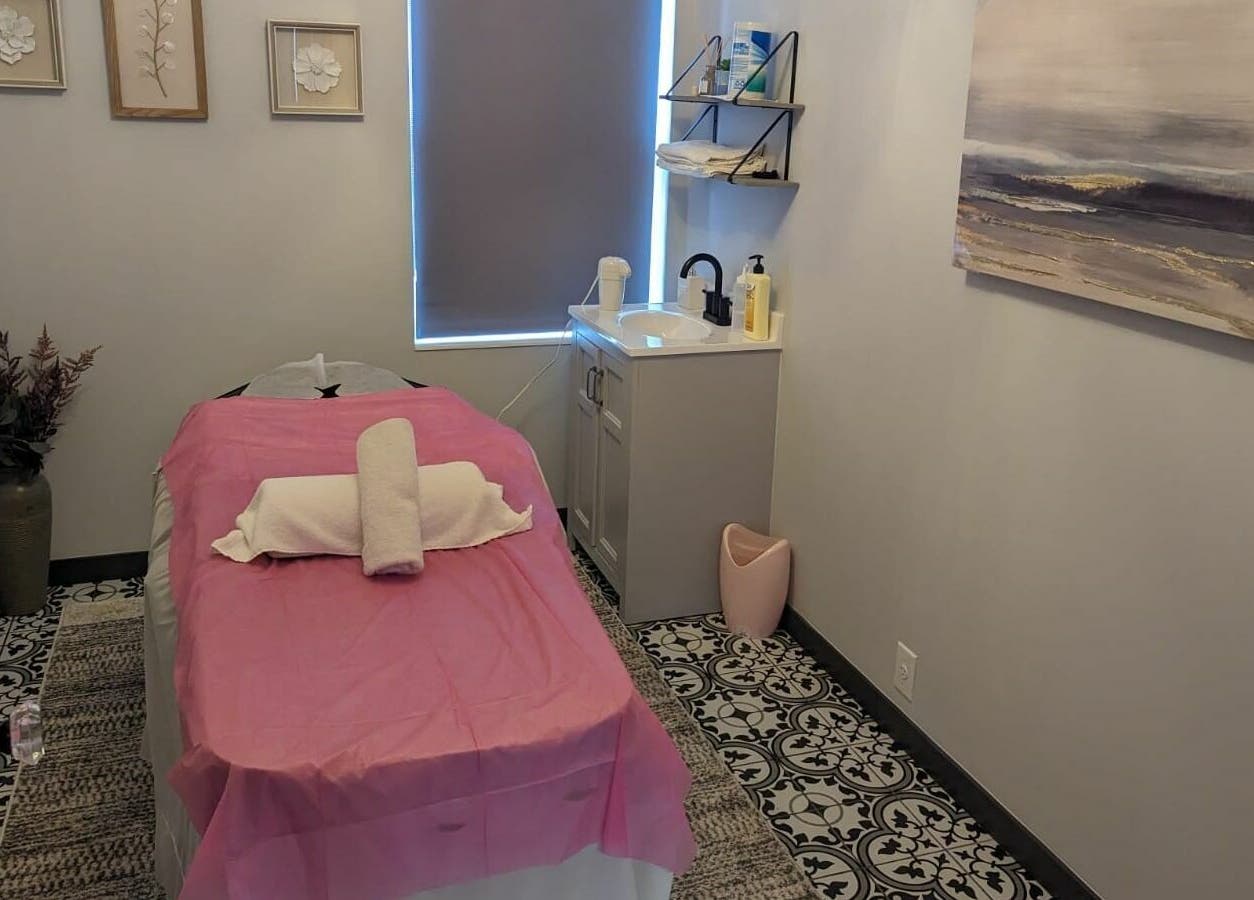 Relaxing massage room at Tropical Touch Polaris, Columbus, Ohio, US with pink sheets and elegant decor.