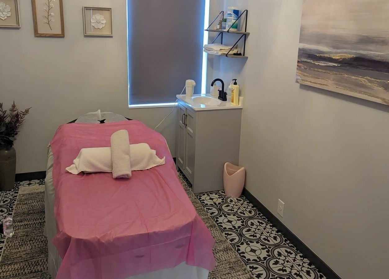Relaxing massage room at Tropical Touch Polaris, Columbus, Ohio, US with pink sheets and elegant decor.