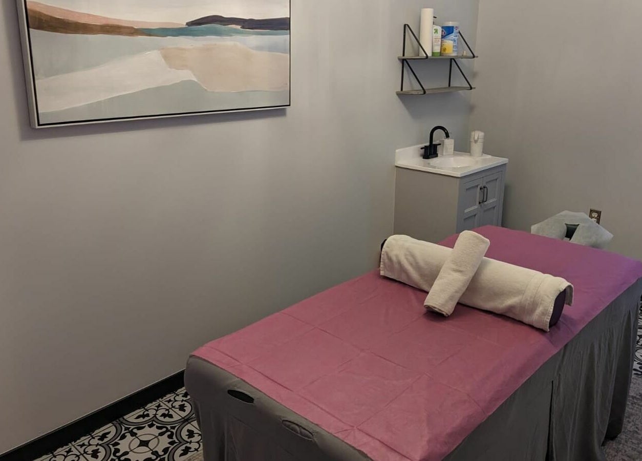 Peaceful massage room at Tropical Touch Polaris, Columbus, Ohio, US. Features a treatment table and calming decor.