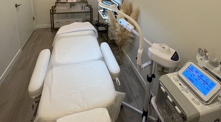 Oasis Aesthetics Spa - Robson изображение 3