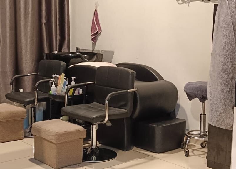 Sleek salon chairs at De Borneo Hair & Spa, Langkawi, Kedah, MY, offering premium beauty services.