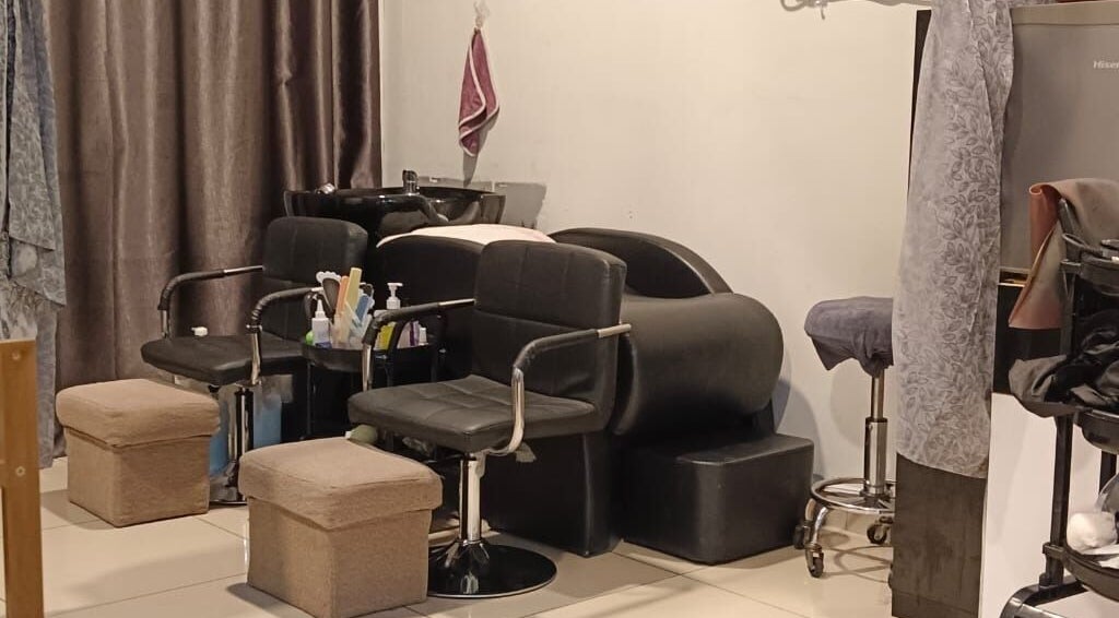 Sleek salon chairs at De Borneo Hair & Spa, Langkawi, Kedah, MY, offering premium beauty services.