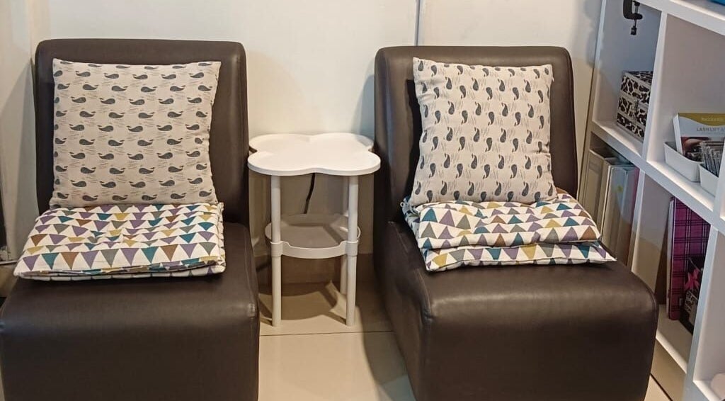 Comfortable seating at De Borneo Hair & Spa, Langkawi, Kedah, MY.