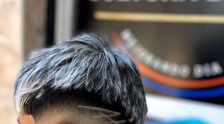 Corte de cabello moderno en CULTURA DORADA, Monte Grande, Provincia De Buenos Aires, AR.