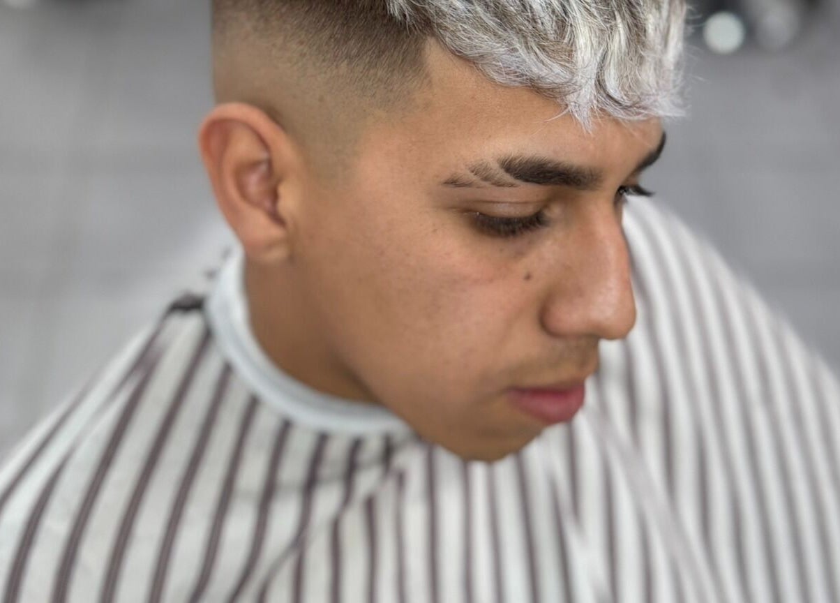 Peinado moderno en CULTURA DORADA, Monte Grande, Provincia De Buenos Aires, AR