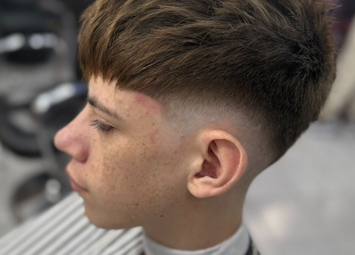 Corte de cabello moderno en CULTURA DORADA, Monte Grande, Provincia De Buenos Aires, AR.