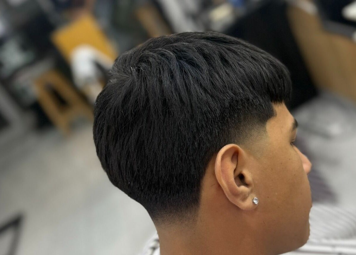 Corte de cabello moderno en CULTURA DORADA, Monte Grande, Provincia De Buenos Aires, AR.