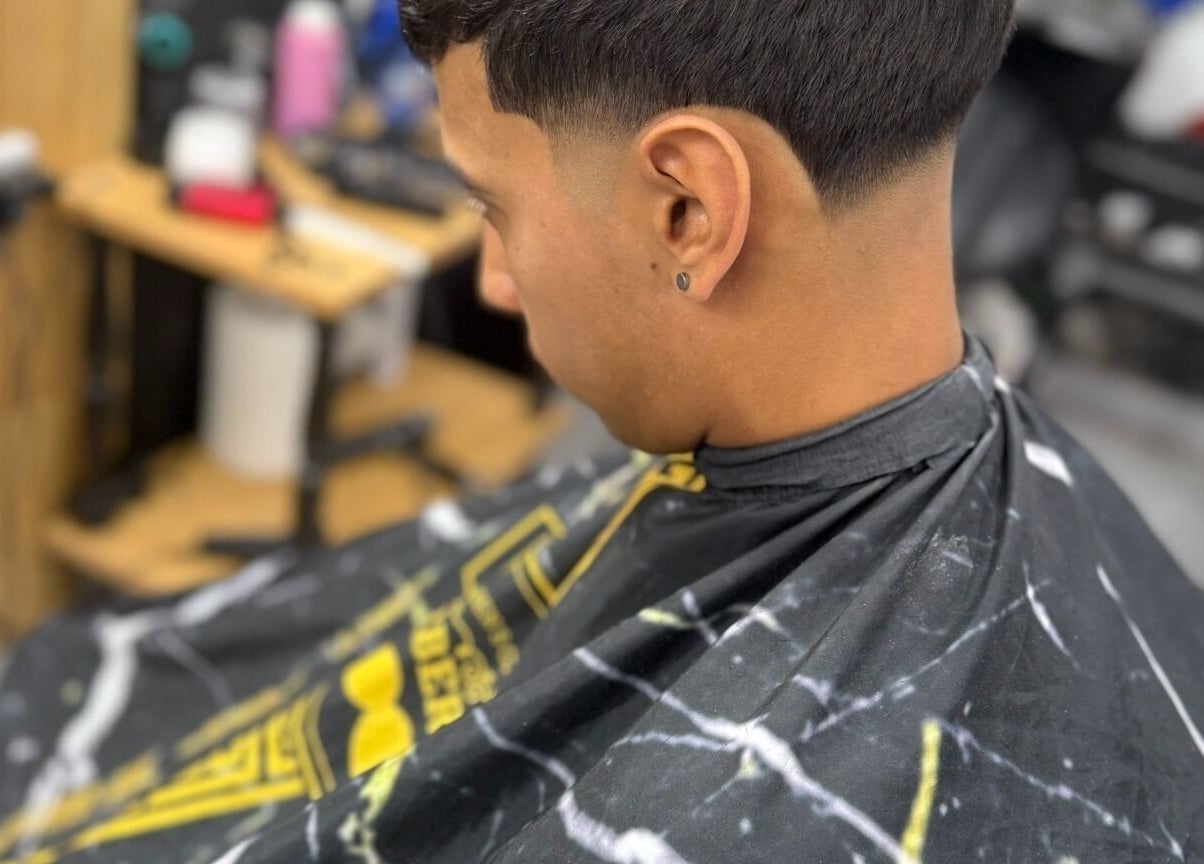 Corte de cabello moderno en CULTURA DORADA, Monte Grande, Provincia De Buenos Aires, AR.