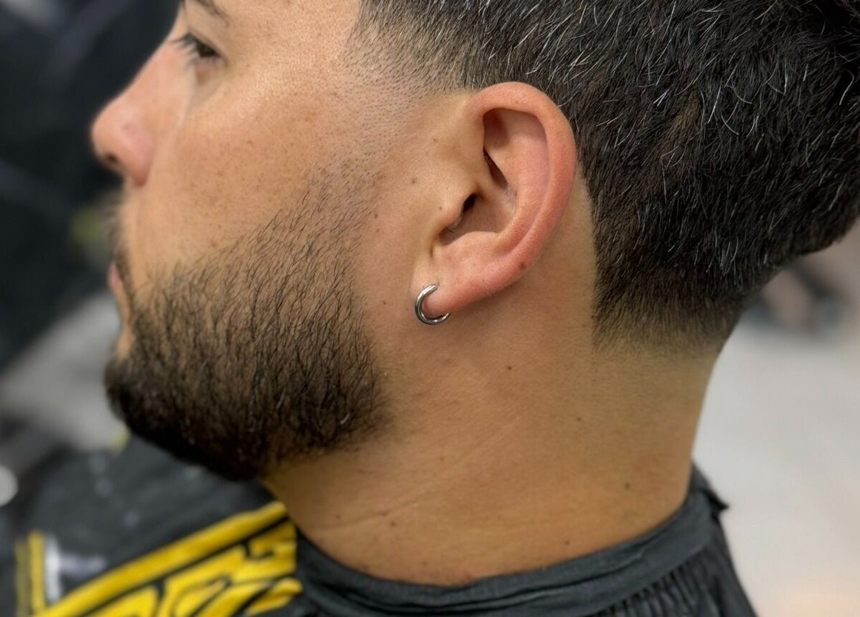 Corte de cabello fresco en CULTURA DORADA, Monte Grande, Provincia De Buenos Aires, AR.