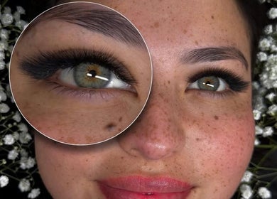 Detalle pestañas en Melistylo, Madrid, Comunidad De Madrid, ES, destacando belleza y elegancia.