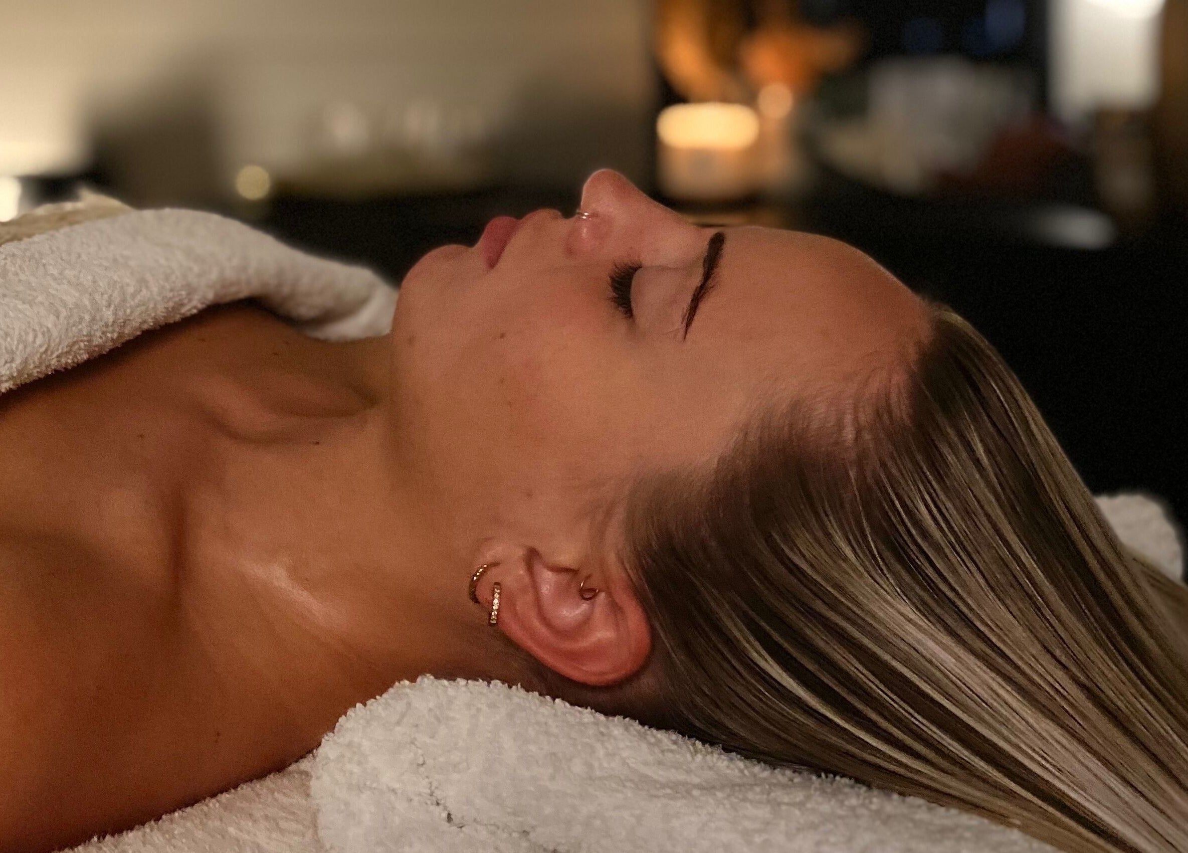 Relaxing spa session at Healing Muscles Northampton, Overstone, England, GB enhances wellness with soothing ambiance.